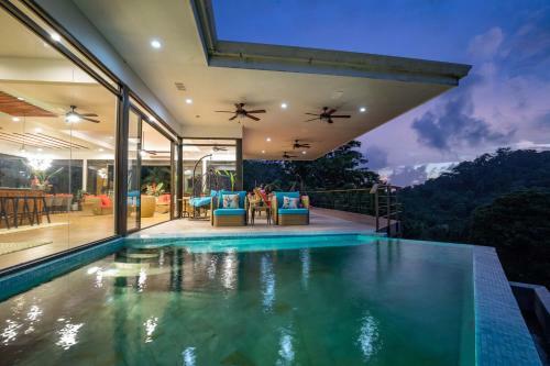 Luxurious 5 Bed 45 Ba Home With Amazing Ocean Views And Private Beach Access