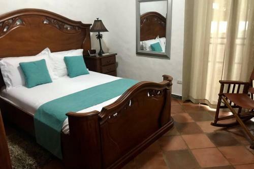 Villa Arturo! 3 Brm, Ocean, Mountain And Town View