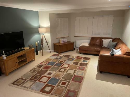 Exeuctive Detached Home With Plenlty Of Room