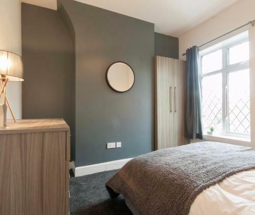 Large 4 Bed House Central Location