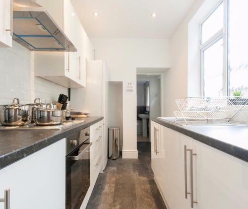 Large 4 Bed House Central Location