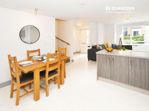 Kiln Side By Truestays - 3 Bedroom House