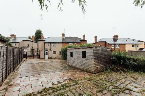 Villa Newly Finished House In Coventry