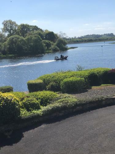 Ardhowen Bay Lakefront Holiday Accommodation