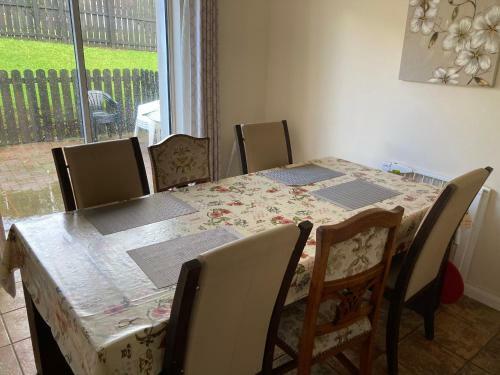 Enniskillen House (6 Person House)