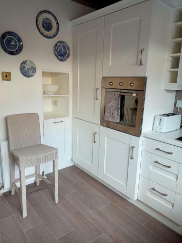 Fabulous 3 Bed Townhouse Overlooking The Water