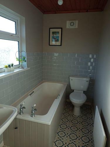 Fabulous 3 Bed Townhouse Overlooking The Water