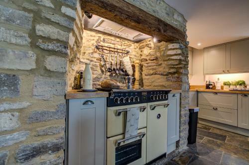 Chic Georgian Town House In Cotswold Town Centre