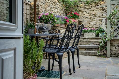 Chic Georgian Town House In Cotswold Town Centre