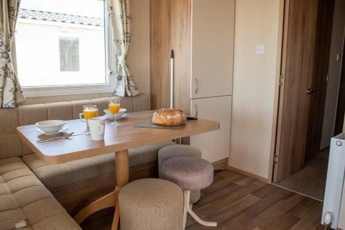 Devon Cliffs Holiday Home