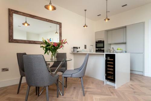 Cathedral View - An Exclusive Private Apartment On Cathedral Green, Exeter