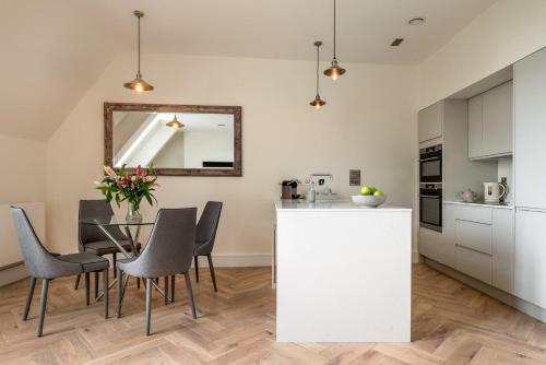 Cathedral View - An Exclusive Private Apartment On Cathedral Green, Exeter