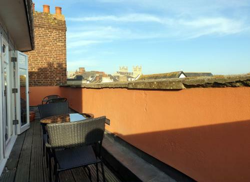 Stunning Central Exeter Apartment With Balcony And Fantastic View