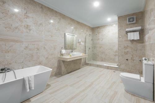 Johnwood Hotel By Bolton