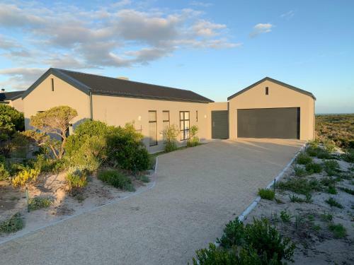 402 In Romansbaai