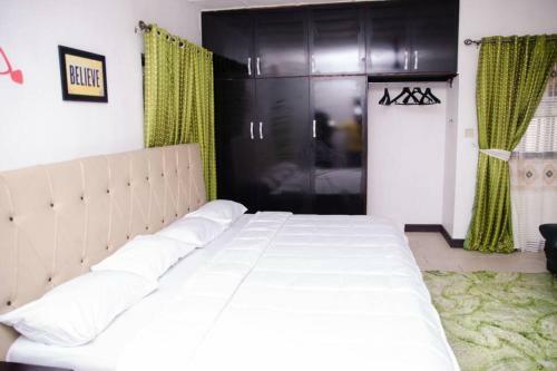 Apartamento A Serene 5 Bedroom Residential Home