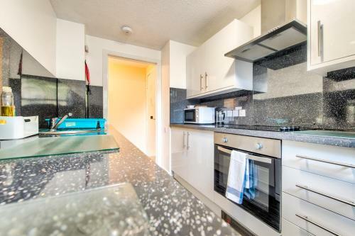 Charming 1 Bed Apartment With Castle View