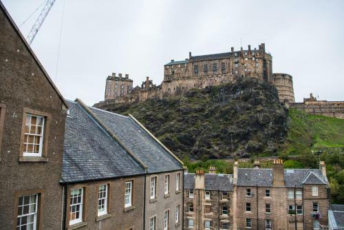 Apartment In Edinburgh With Great View On Castle