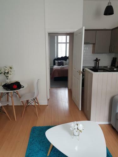 Dalmeny Street Apartment