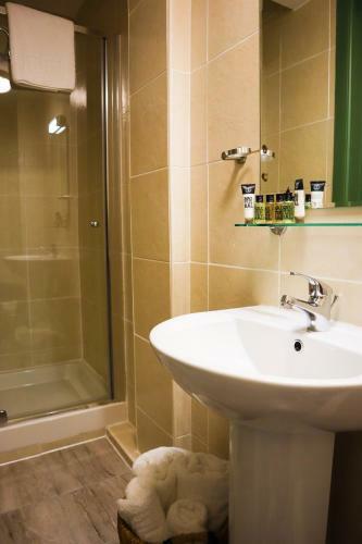 Hostal New Town Guest House (Adults Only)
