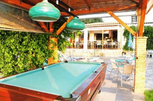 Amoudi Studios Apartments Hotel