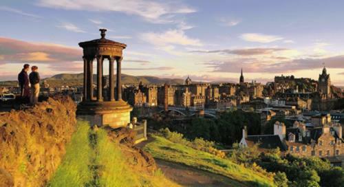 Cozy Apartment Beside Edinburgh Castle!!!