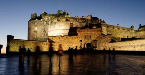 Cozy Apartment Beside Edinburgh Castle!!!