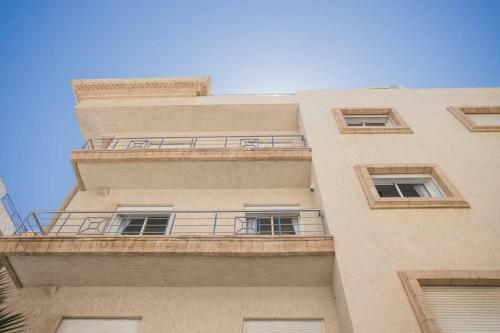Modern European Apartment 1 Min. Walk To Beach