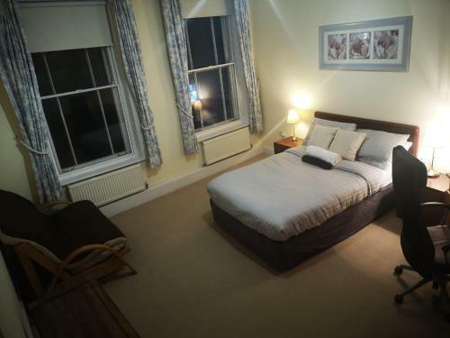 Stunning, Spacious Town Centre Apartment