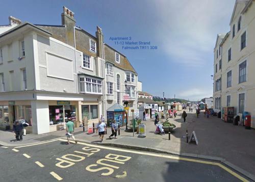 Large Central Falmouth Apartment With Views And Parking