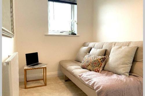 3 Bed Modern Design House Near Beach And Arundel