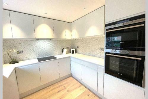 3 Bed Modern Design House Near Beach And Arundel