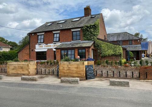 Hotel The Three Lions