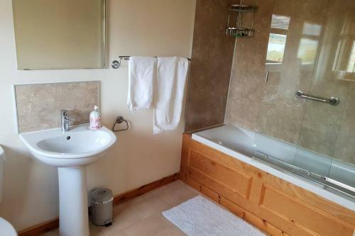 Gasgan. Large Croft House With Amazing Loch Views