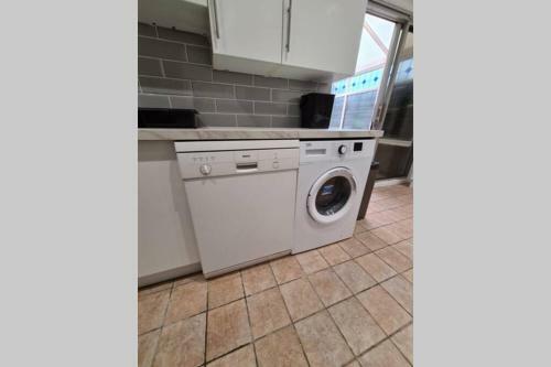 Apartamento Large Entire House By Watford & Harry Potter Studios