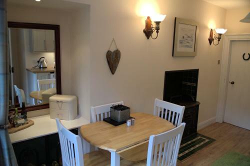 Rosemount Cottage - Highland Cottage