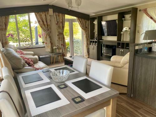2 Bedrooms & Double Sofa Bed Deluxe Superior Holiday Home