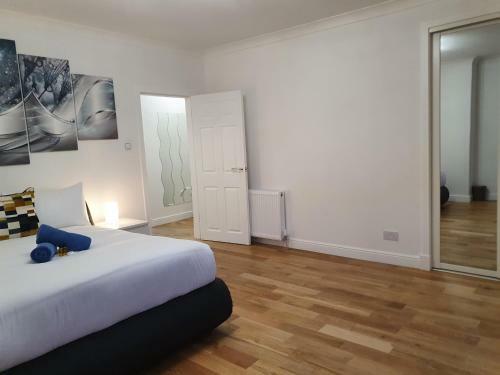 Apartamento Glasgow Comfortable And Modern 3 Bedroom Mid Terraced Villa