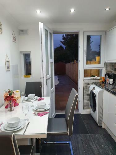 Apartamento Glasgow Comfortable And Modern 3 Bedroom Mid Terraced Villa
