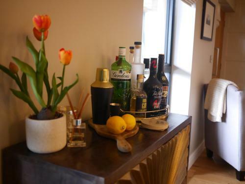 Stunning Hillside Town Centre Apartment - Great Malvern