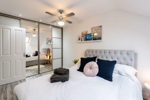 Deluxe, Modern, Spacious Home Away From Home