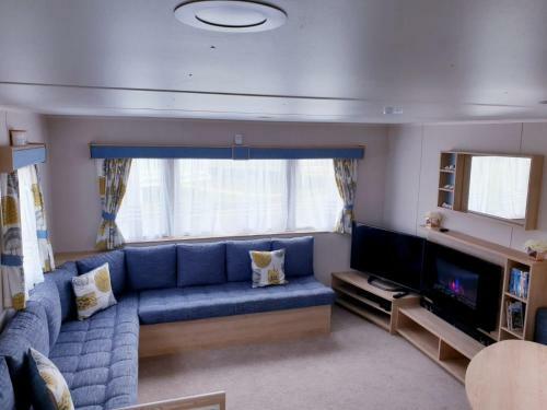 The Abi Joseph @combe Haven
