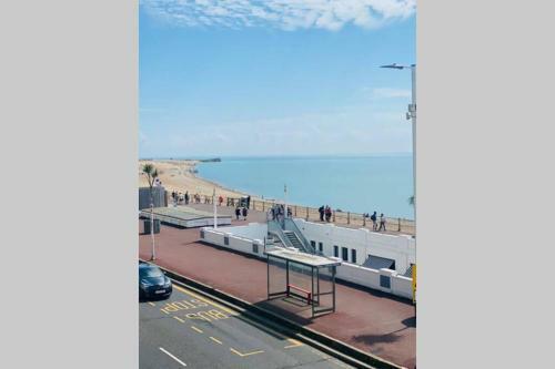 Lovely Seaside Town House With Private Parking