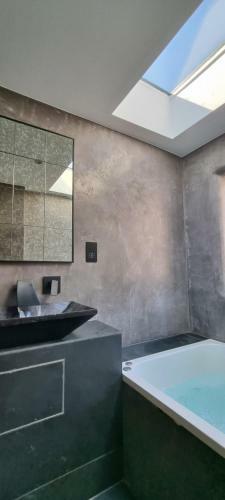 Stunning 5 Bed Townhouse, 5 Mins From The Sea