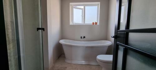 Stunning 5 Bed Townhouse, 5 Mins From The Sea