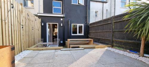 Stunning 5 Bed Townhouse, 5 Mins From The Sea