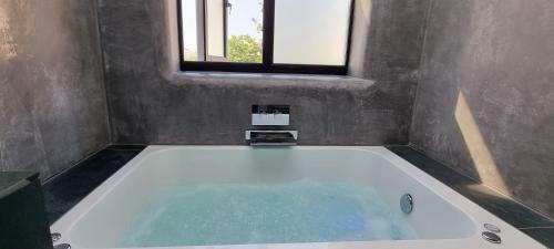 Stunning 5 Bed Townhouse, 5 Mins From The Sea