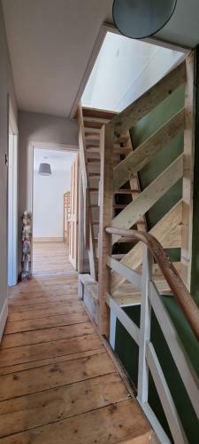 Stunning 5 Bed Townhouse, 5 Mins From The Sea
