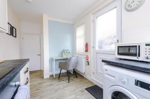 Smart 2 Bedroom Town House In Chester.