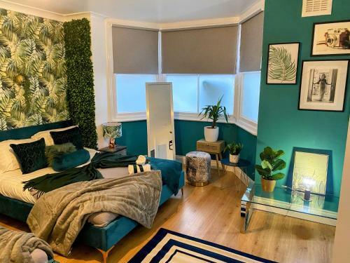 The Boutique Windmill Apartments With Hot Tubs